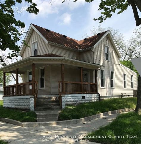 4205 caroline ave upper now available is a freshly painted 2 bedroom, 1 bath upper duplex! the <b>rent</b> is $850 including water and sewer,. . Houses for rent toledo